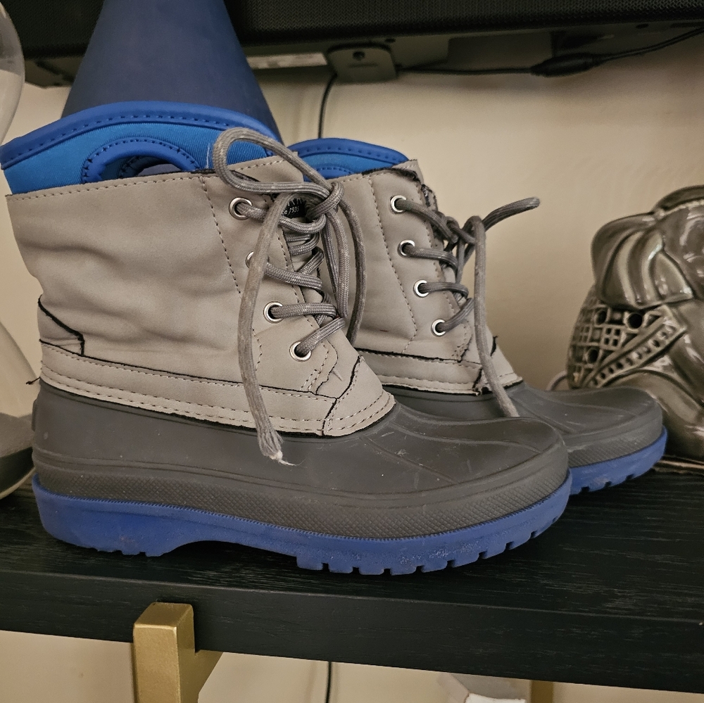 Snow boots sz 1
